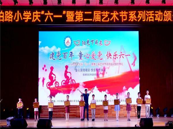 为什么一个女人,追她的都是大老板呢?-热议天涯